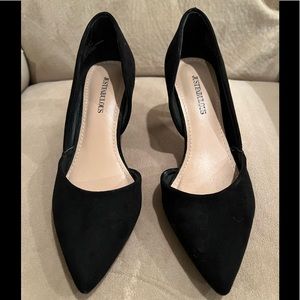 Just Fabulous black pointy toe faux suede 2 1/2” heels